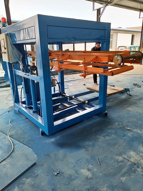 全自動(dòng)水泥磚送板機(jī)定制 解鎖小型免燒磚設(shè)備的高效生產(chǎn)新方案